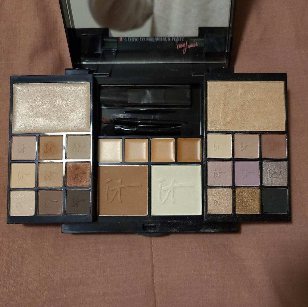 Lightly Used It Cosmetics Full Makeup Pallet